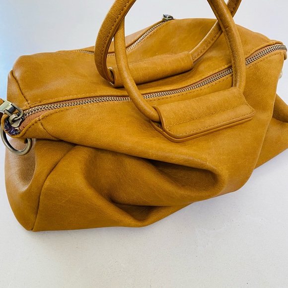 Antik Kraft Gold Vegan Leather Shoulder Bag - Picture 2 of 4